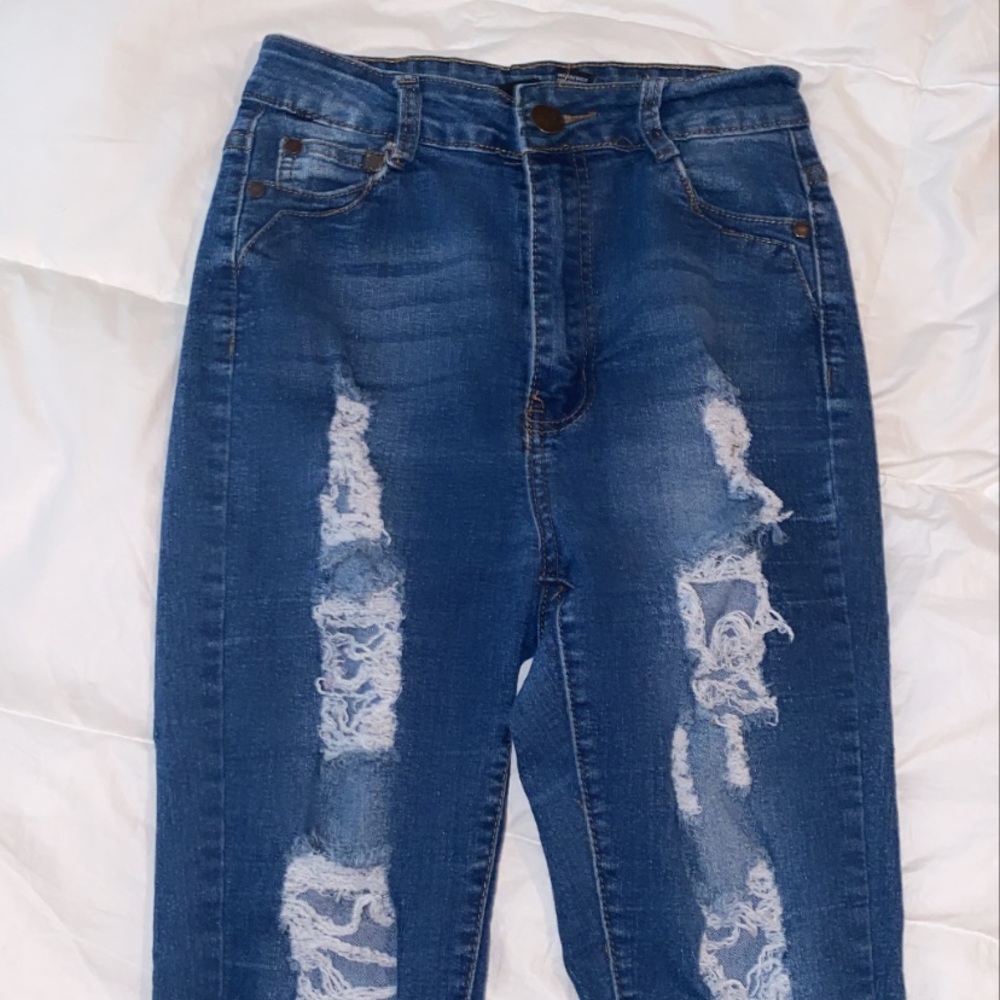 Stretchy ripped jeans